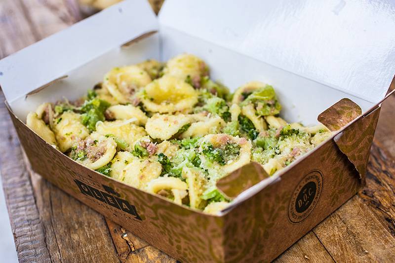 O orecchiette vem ao molho de parmesão, brócolis e linguiça e compõe o quarteto de massas do menu O orecchiette vem ao molho de parmesão, brócolis e linguiça e compõe o quarteto de massas do menu