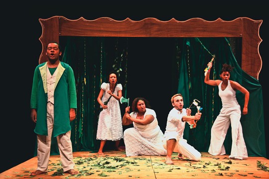 Claus Xavier, Graciela Soares, Nilcéia Vicente, Leonardo Devitto e Jane Fernandes: musical com elenco afinado Claus Xavier, Graciela Soares, Nilcéia Vicente, Leonardo Devitto e Jane Fernandes: musical com elenco afinado