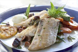 Truta au berre noisette com alligot de batata, legumes confitados no azeite e limão siciliano, do Lola Truta au berre noisette com alligot de batata, legumes confitados no azeite e limão siciliano, do Lola