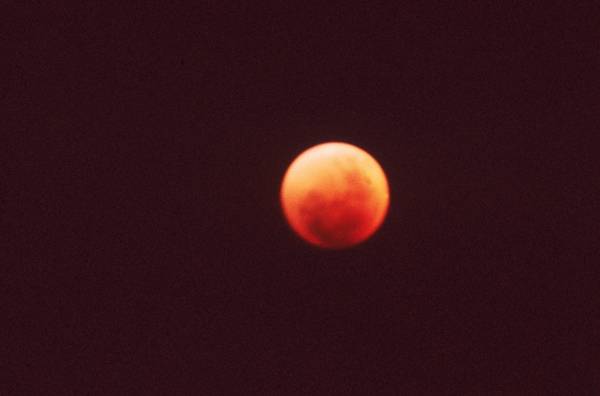 ‘Lua Sangrenta’: eclipse total ocorre nesta semana