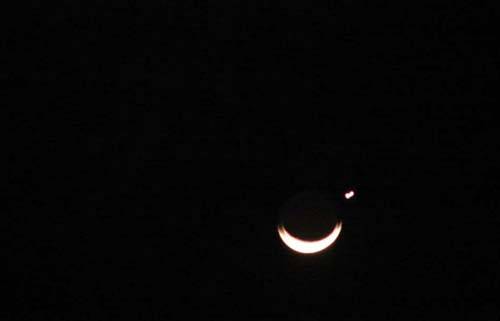 As fotos mais incríveis da conjunção de Vênus com a Lua (só que não)