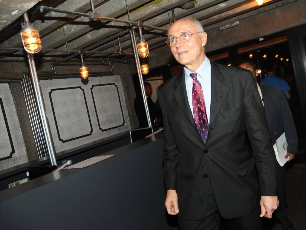 Suplicy: “Senado descontará do meu salário o celular roubado na Virada”