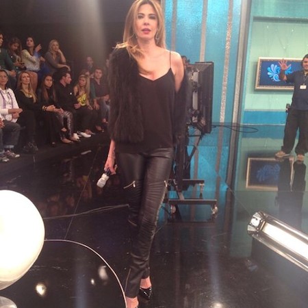 Luciana Gimenez passa mal e desmaia no palco do “Superpop”