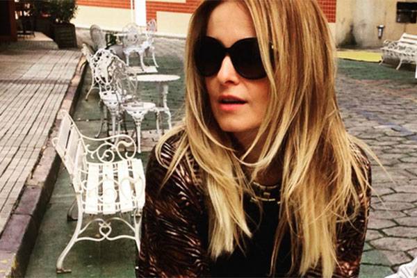 De topless, Luciana Vendramini se “transforma” em Katy Perry em foto no Instagram
