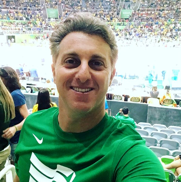 Luciano Huck é vaiado durante jogo da seleção de vôlei masculino