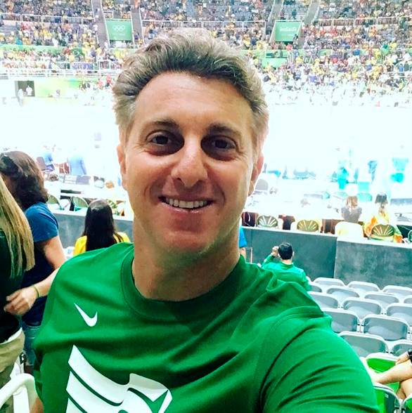 Luciano Huck é vaiado durante jogo da seleção de vôlei masculino
