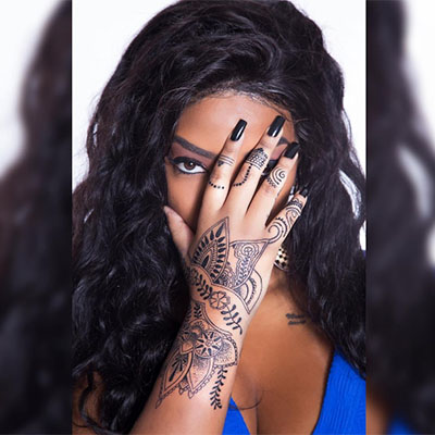 Ludmilla faz tatuagem para homenagear Rihanna e é criticada na internet