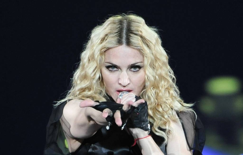 Nova turnê: Madonna vem ao país em dezembro mostrar o álbum "MDNA" Nova turnê: Madonna vem ao país em dezembro mostrar o álbum "MDNA"