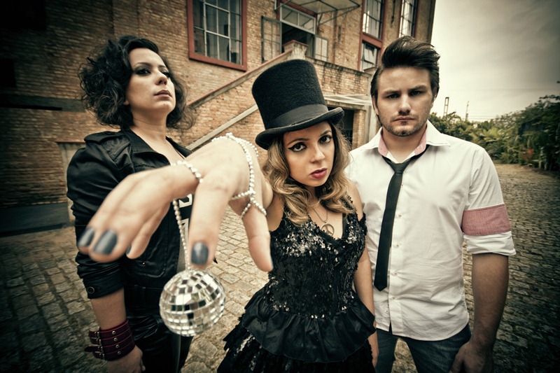 A banda Mafalda Morfina, liderada pela vocalista Luciana Lívia A banda Mafalda Morfina, liderada pela vocalista Luciana Lívia