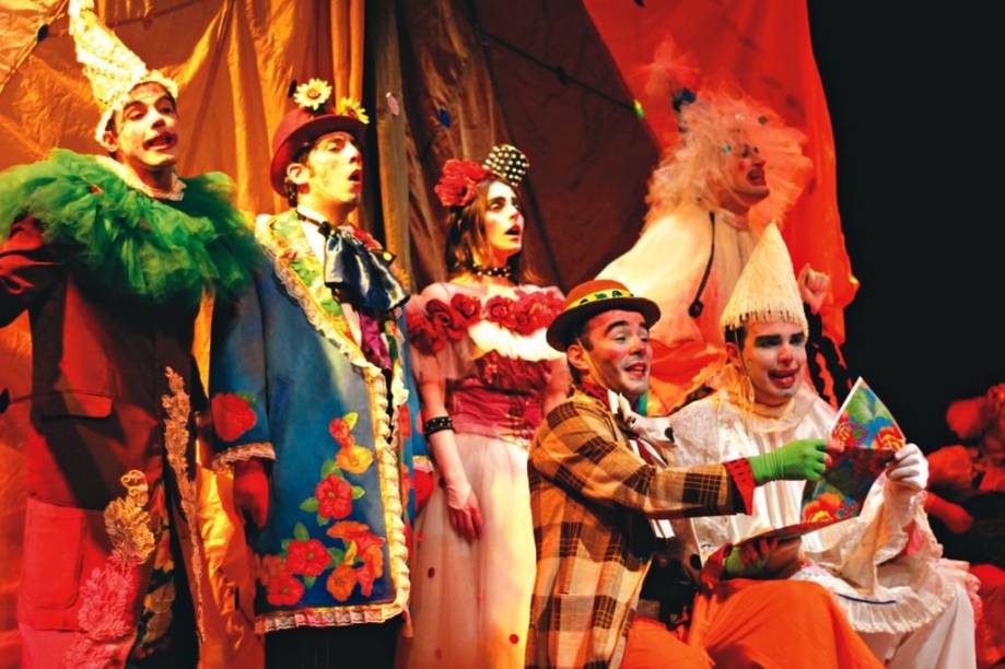 Álvaro Sabra, Camilo Brunelli, Marta Guerreiro, Rodrigo Melgaço, Luciano Brandão e Clayton Heringer: visual colorido Álvaro Sabra, Camilo Brunelli, Marta Guerreiro, Rodrigo Melgaço, Luciano Brandão e Clayton Heringer: visual colorido