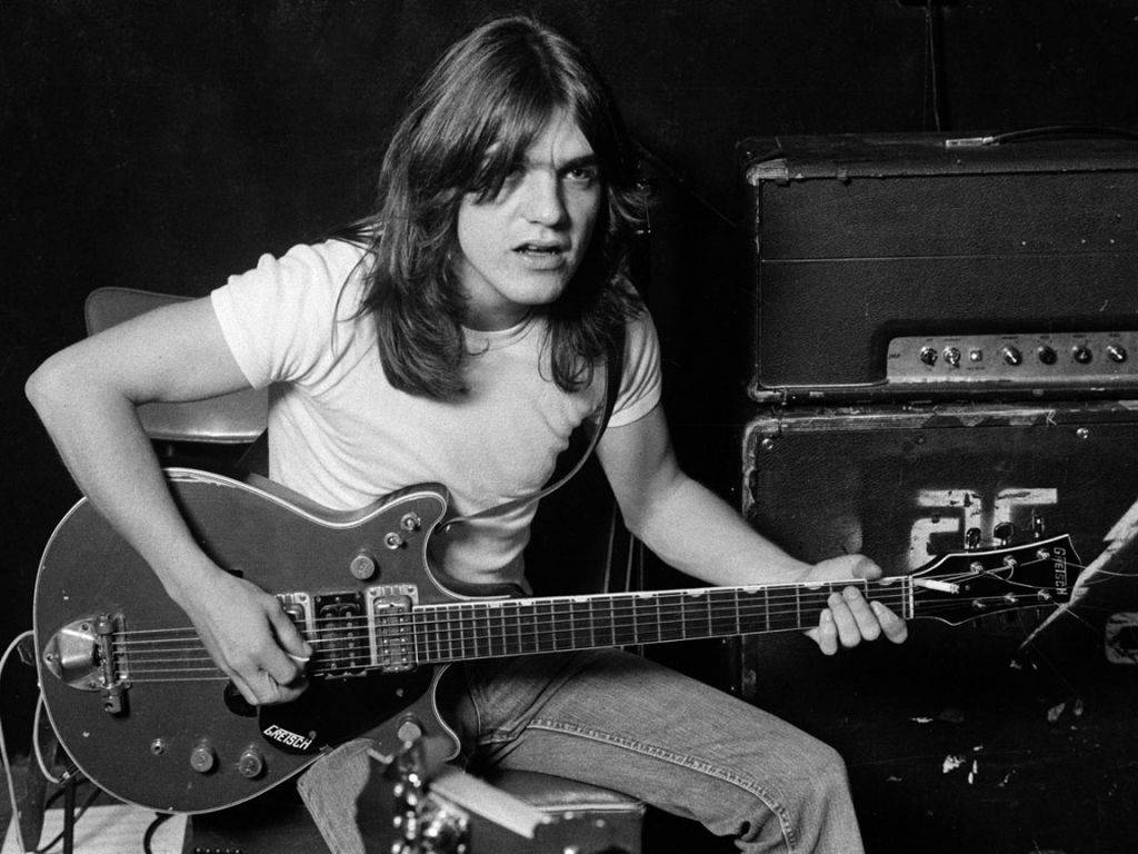 Guitarrista do AC/DC apresenta quadro de demência, diz jornal australiano