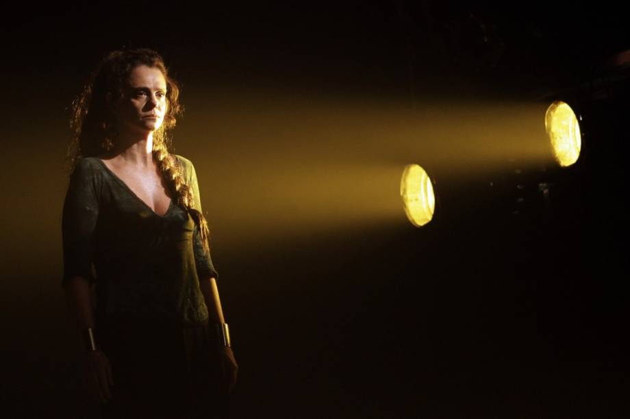 A protagonista e diretora da tragédia que pode ser vista no Teatro Augusta A protagonista e diretora da tragédia que pode ser vista no Teatro Augusta