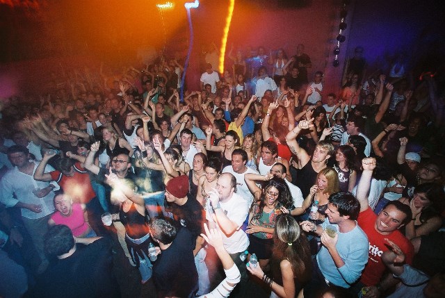 Projeto revive baladas da década de 90 por uma noite