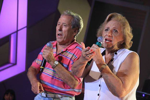 Autores das marchinhas de Silvio Santos cantam no bloco Passaram a Mão na Pompéia