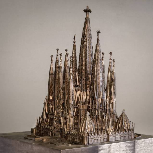 Maquete da Sagrada Família feita em ferro Maquete da Sagrada Família feita em ferro