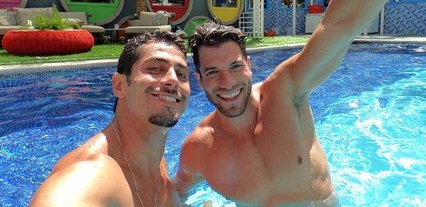 BBB 14: Marcelo faz café da manhã e música para o amigo emparedado Roni