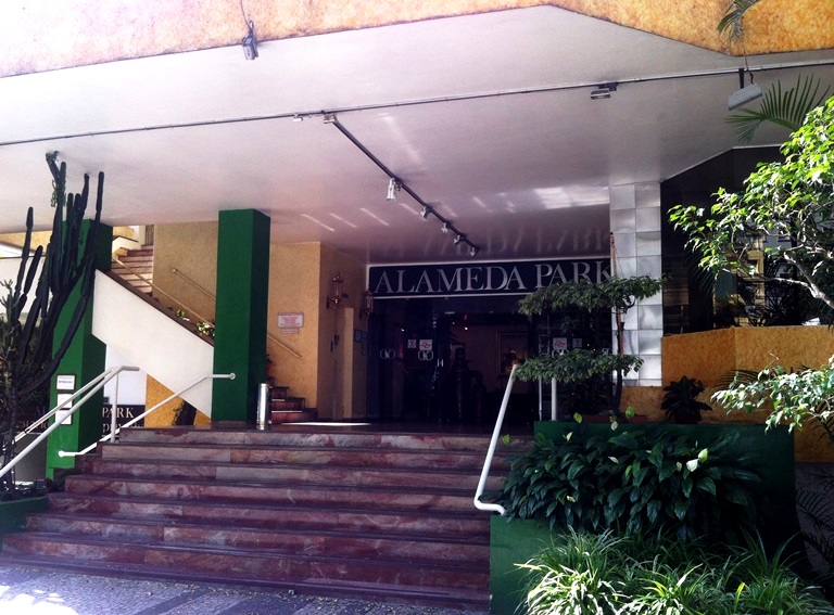 No chão: o prédio imponente termina de ser totalmente demolido neste mês (Foto: Arnaldo Lorençato)