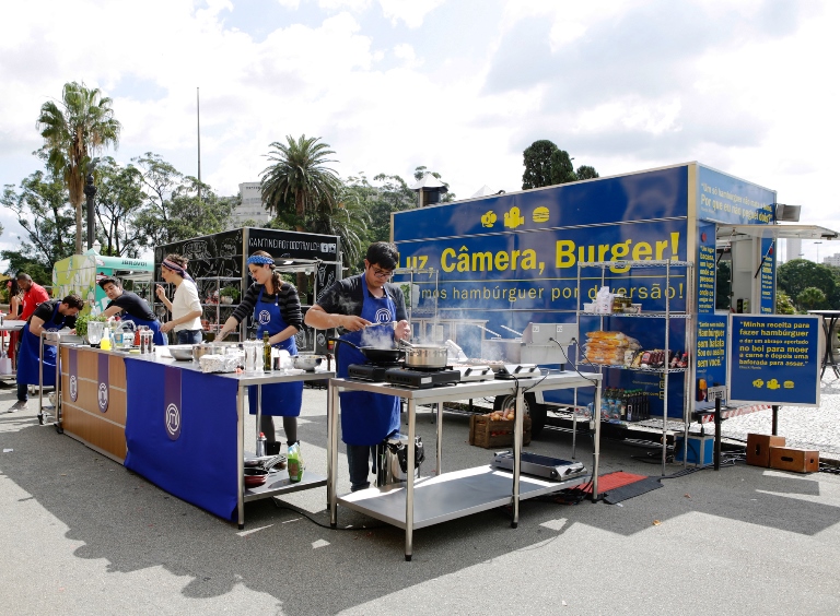 Food truck do hamb&uacute;rguer: sob &agrave;s ordens do nervosinho Fernando
