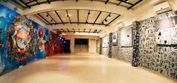 A galeria é o espaço mais frequentado da Matilha Cultural. Abriga mostras de arte, fotografia e outras produções visuais. O espaço também é usado para confraternizações, lançamentos de publicações e coquetéis A galeria é o espaço mais frequentado da Matilha Cultural. Abriga mostras de arte, fotografia e outras produções visuais. O espaço também é usado para confraternizações, lançamentos de publicações e coquetéis