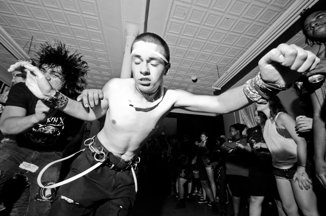 	Get Shot: movimento punk é registrado em exposição na Matilha Cultural