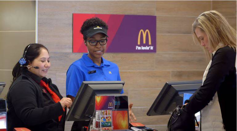 McDonald’s aceita declaração de amor como pagamento