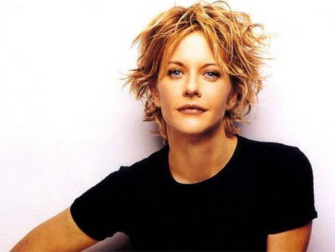 Ainda mais “plastificada”, Meg Ryan ressurge em entrega de prêmio