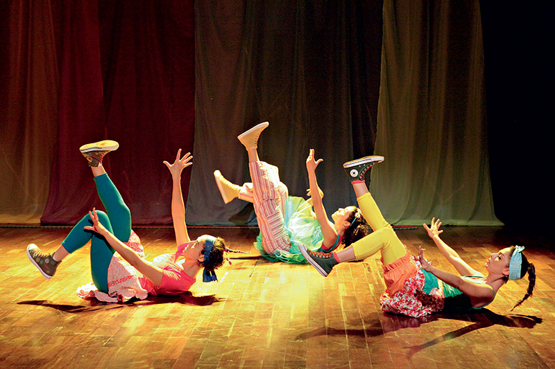 Meio-Dia Panela Vazia, da Compahia Giz de Cena Meio-Dia Panela Vazia, da Compahia Giz de Cena