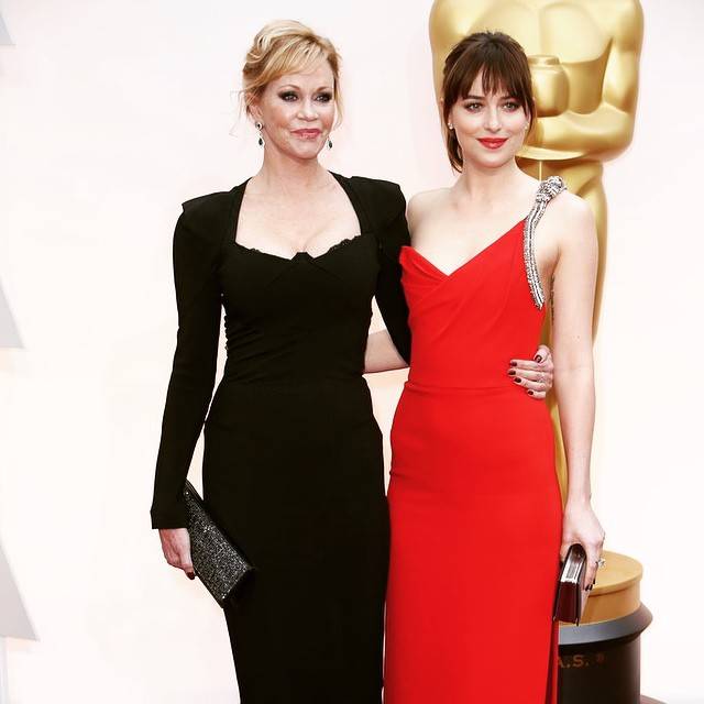 Melanie Griffith posta foto da filha, Dakota Johnson, aos 10 meses de idade