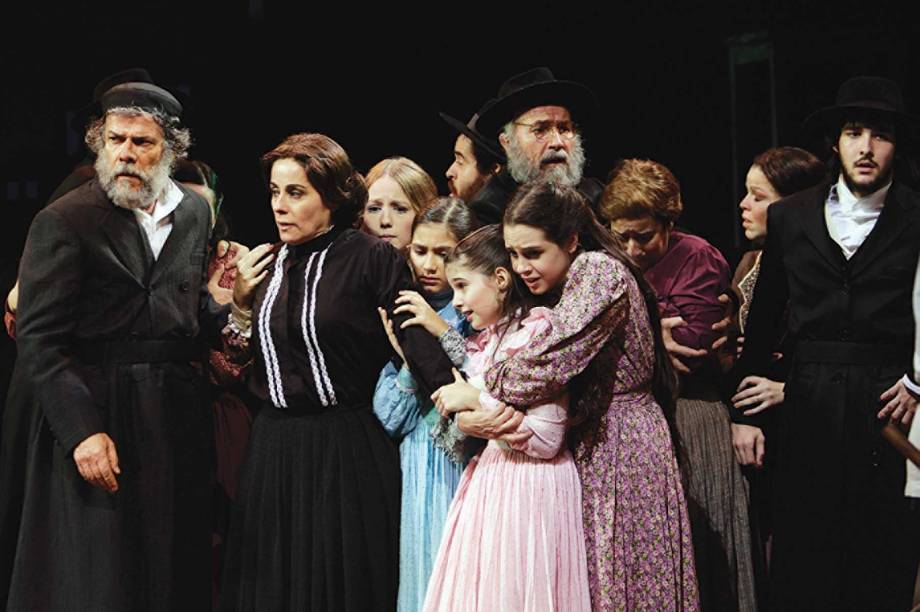 José Mayer, Soraya Ravenle e o elenco do musical: afinação e unidade José Mayer, Soraya Ravenle e o elenco do musical: afinação e unidade