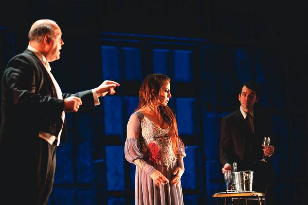 Comédia e suspense em Menecma: os atores Ronney Facchini, Paula Cohen e Gustavo Machado Comédia e suspense em Menecma: os atores Ronney Facchini, Paula Cohen e Gustavo Machado