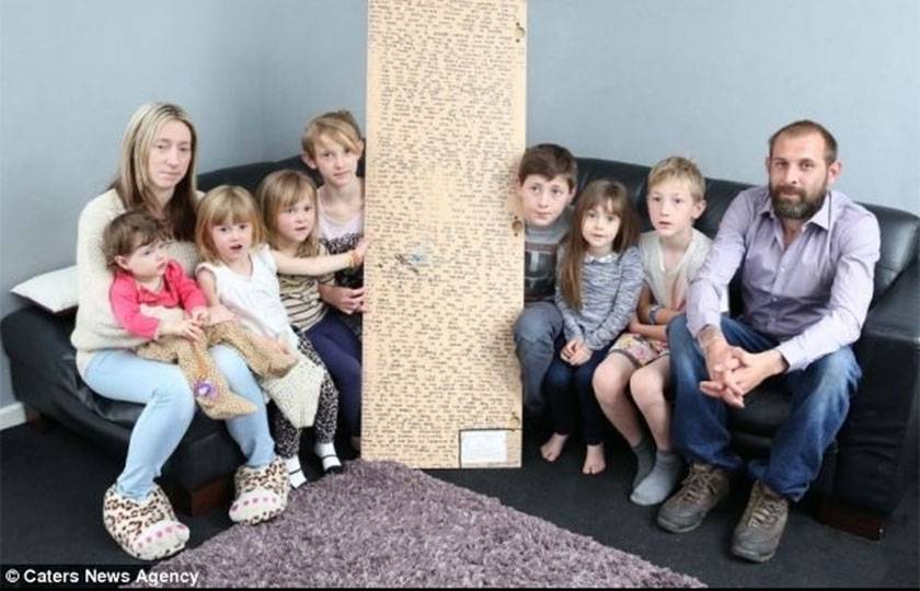 Família britânica encontra carta secreta de filha de 13 anos morta após câncer