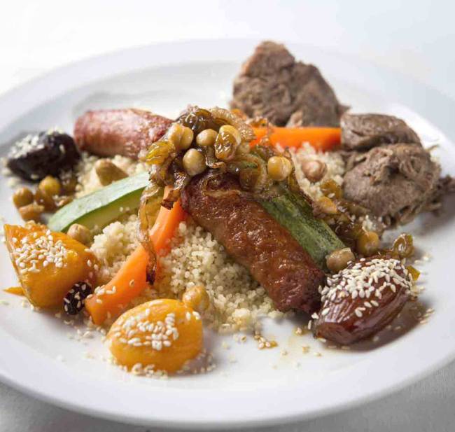 Mercado Gourmet - Couscous Royal (pernil de cordeiro, legumes e frutas secas) do Tanger