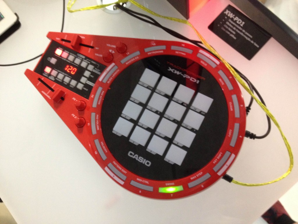 Mesa de DJ port&aacute;til (Foto: Anderson Santiago)