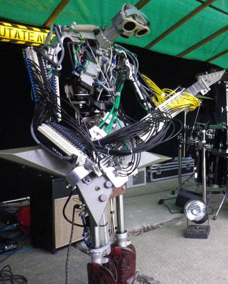 Conheça Compressorhead, uma banda de metal formada por robôs