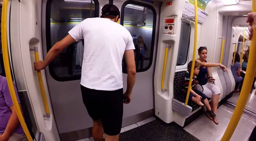 VÍDEO: Homem “aposta corrida” com metrô… e ganha!