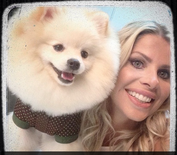 Joy, o cãozinho de Karina Bacchi, ganha festa
