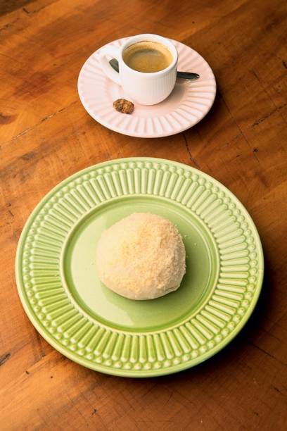 O fofo pão recheado de creme de queijo O fofo pão recheado de creme de queijo