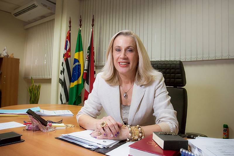 Elaine Biasoli: o estilo da primeira mulher a chefiar o Denarc