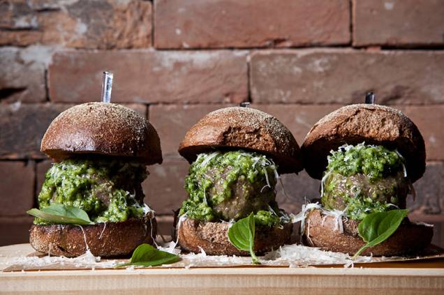 Cinco versões de almôndegas Cinco versões de almôndegas