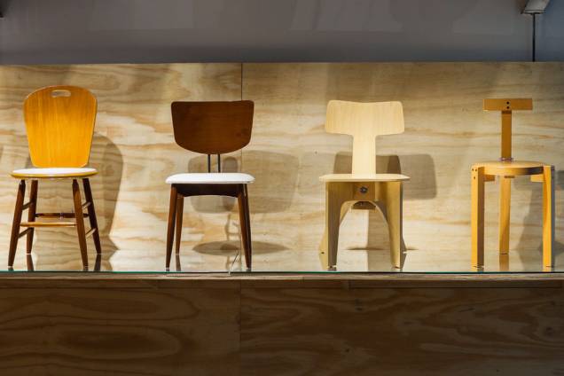 Cadeiras assinadas por Carlos Motta, Michel Arnoult, Oswaldo Bratke e Lina Bo Bardi Cadeiras assinadas por Carlos Motta, Michel Arnoult, Oswaldo Bratke e Lina Bo Bardi