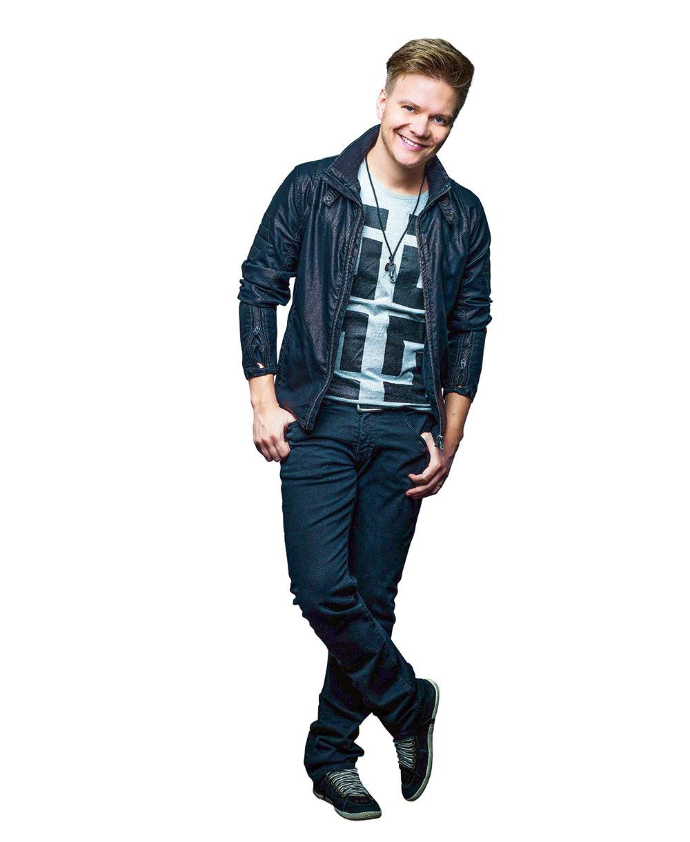 Michel Teló faz primeiras chamadas do The Voice Brasil