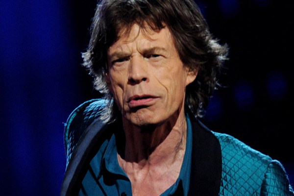 Irmã de Mick Jagger divulga primeira foto do novo filho do roqueiro