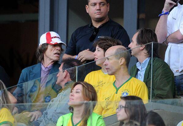 Mick Jagger diz não ser culpado pelo desempenho ruim da seleção brasileira