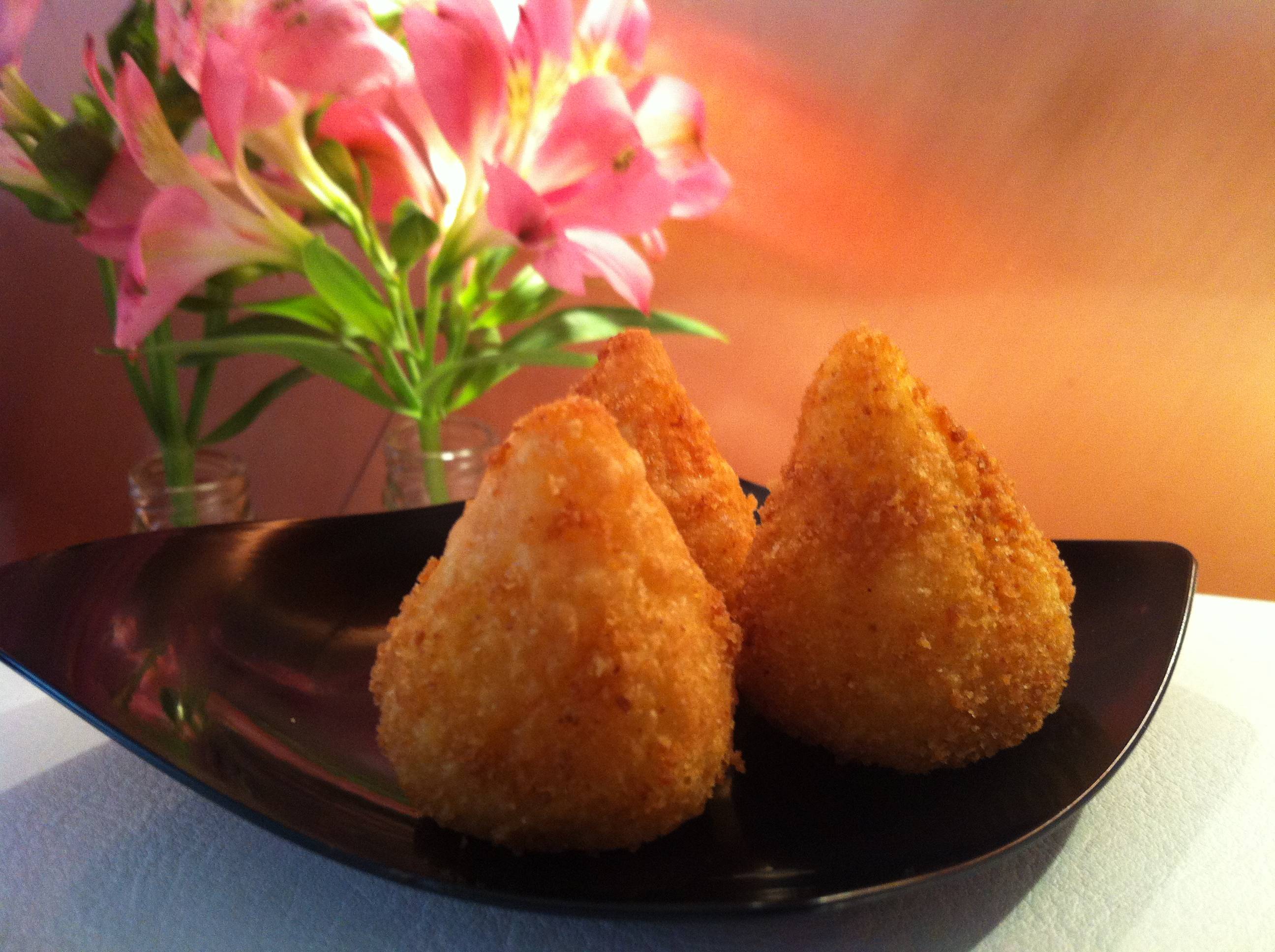 Coxinha de mandioquinha ao limão-siciliano