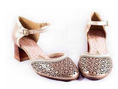 Loja na Vila Madalena vende sapatos até 50% mais baratos