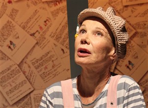 A atriz Miriam Mehler comemora 55 anos de carreira com a peça Oscar e a Sra. Rosa