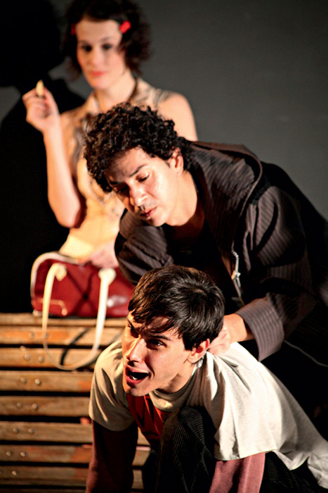 Rafaela Cassol, Danilo Rodriguez e Ricardo Mancini integram o elenco do drama Mormaço Rafaela Cassol, Danilo Rodriguez e Ricardo Mancini integram o elenco do drama Mormaço