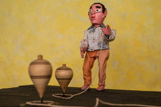 Brinquedo da série "Brincando na rua", 2013, de Mestre Saúba Brinquedo da série "Brincando na rua", 2013, de Mestre Saúba