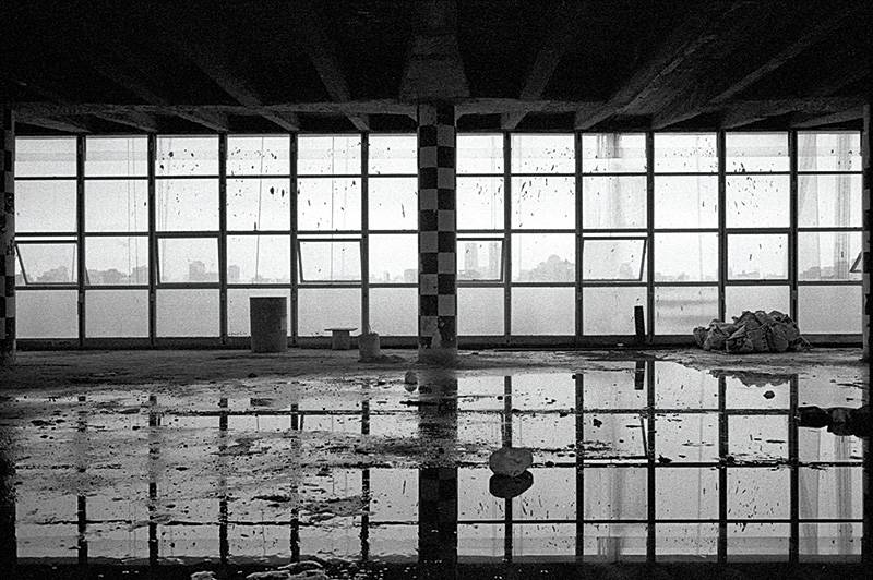 Fotografia de Mauro Restiffe: imagens da mostra documentam a reforma do edifício