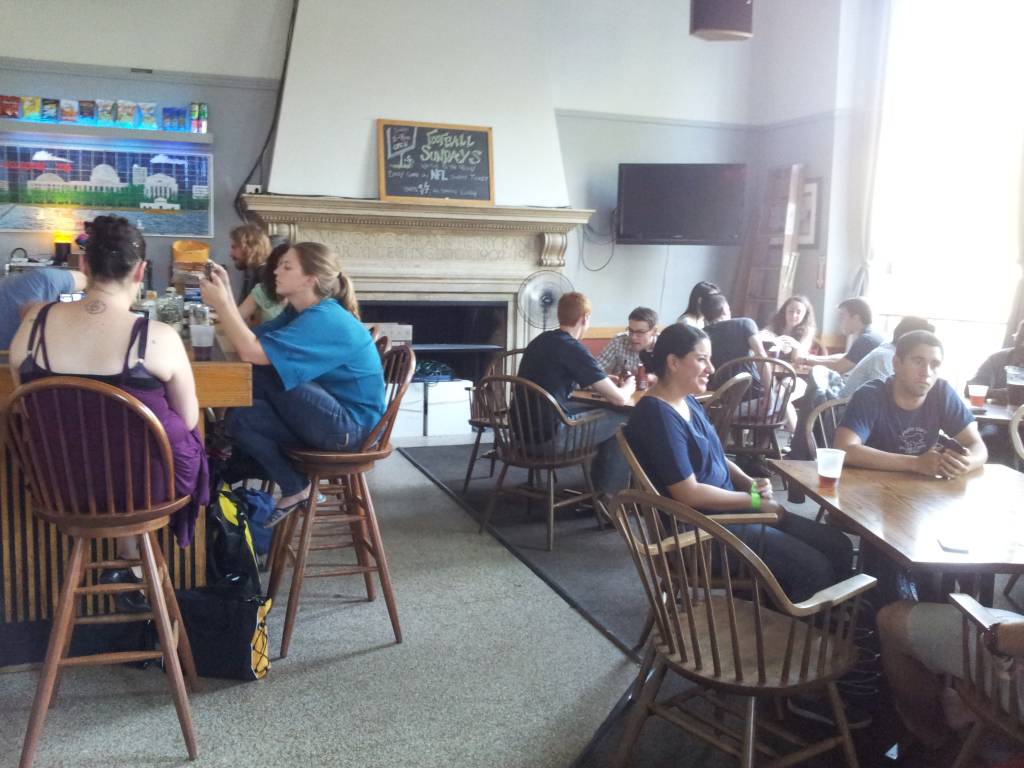 Bar dentro de universidade vende boas cervejas a preços mais baratos